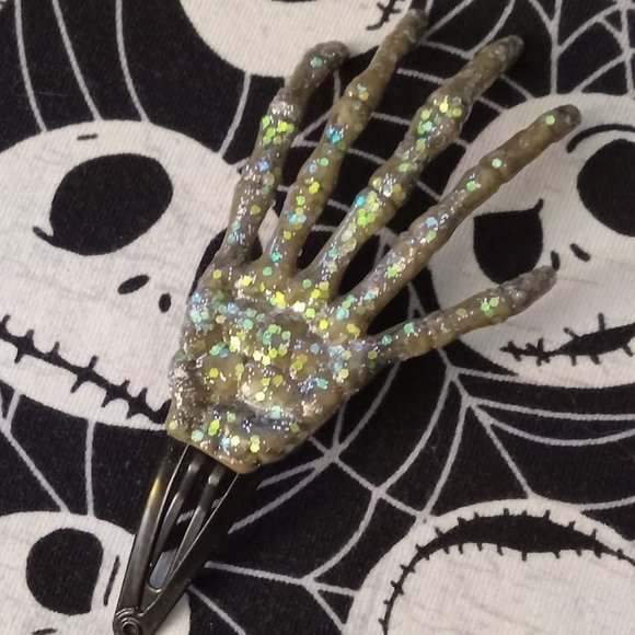 Handmade Skeleton Hand Hair Clip Accessories - Picture 2 of 4